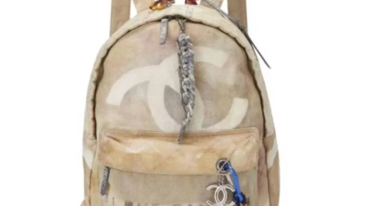 CHANEL Graffiti Painted Canvas Backpack — Beige, Taupe & Pink Wash Chanel Medium Graffiti Printed Canvas Backpack Beige – Coco  main image 4