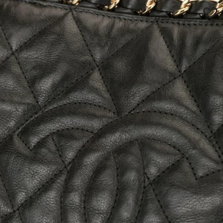 CHANEL small quilted chain shoulder bag In UAE